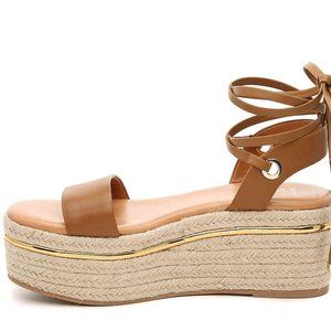 NIB Size 8.5 Bleecker & Bond Tan Espadrilles
